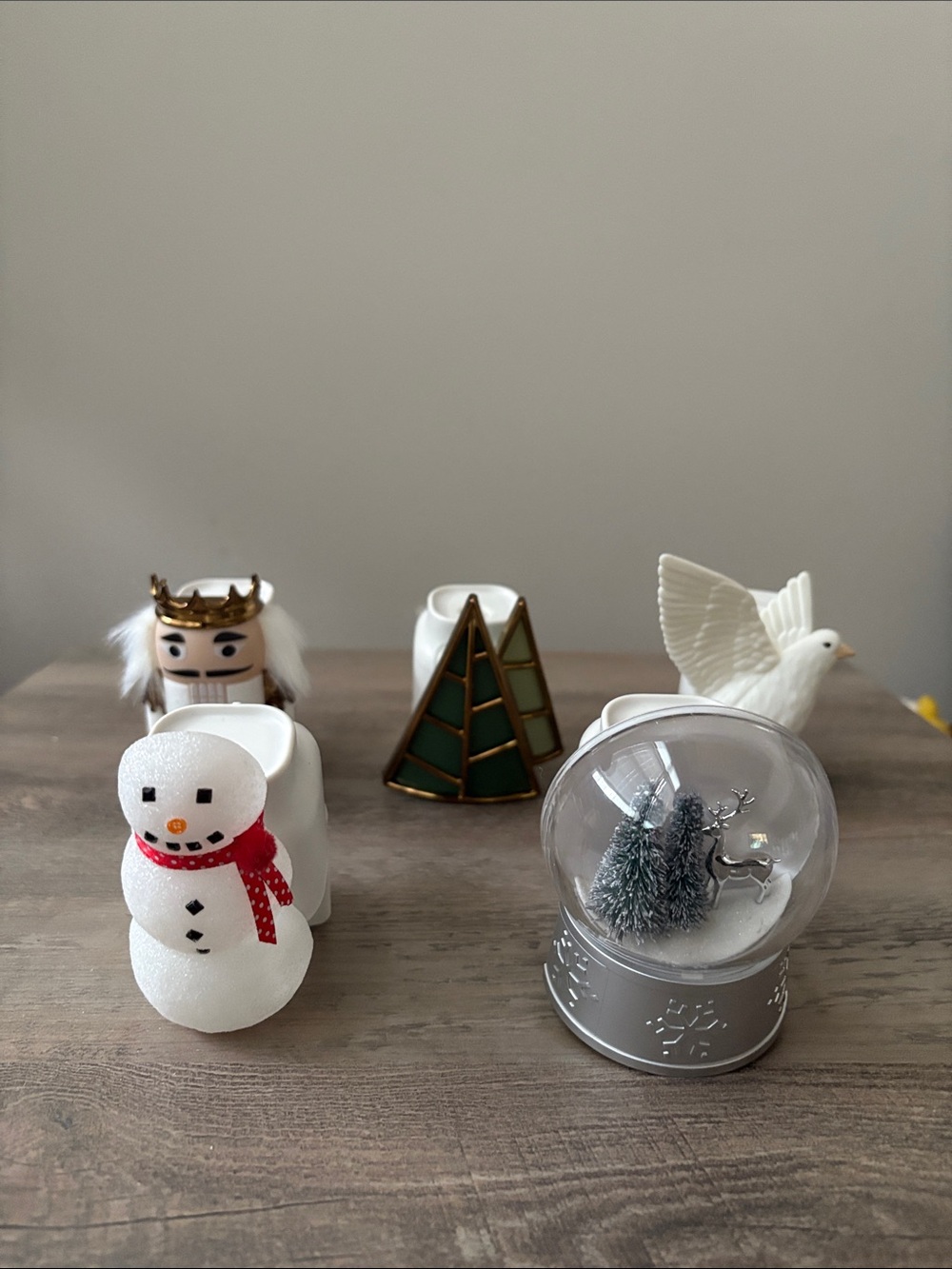 Lot of 5 Yankee Candle Christmas Holiday Winter Themed ScentPlug Diffusers